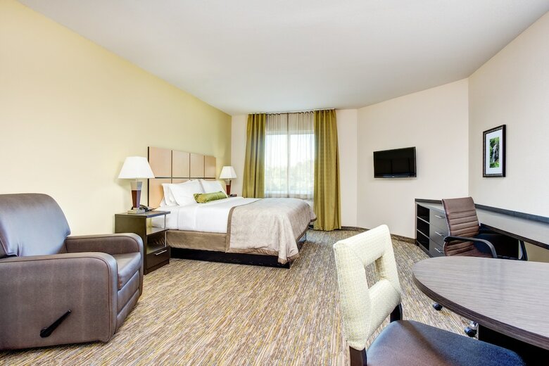 Hotel Candlewood Suites Cut Off