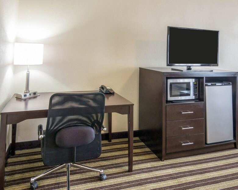 Hostal Quality Inn And Suites