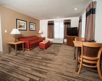 Hostal Northfield Inn, Suites & Conference Center