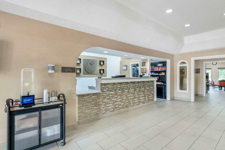 Hotel Comfort Inn & Suites