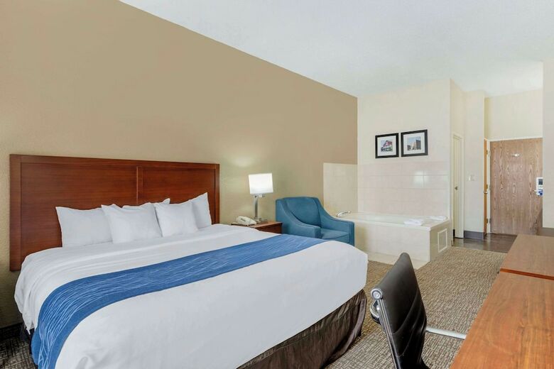 Hotel Comfort Inn & Suites