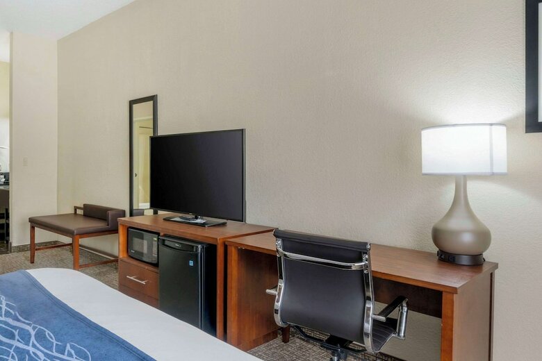 Hotel Comfort Inn & Suites