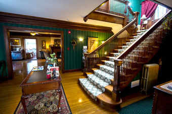 Inn On Crescent Lake Bed And Breakfast