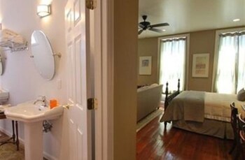 Bed & Breakfast Grand Center Inn