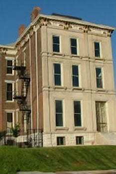 Bed & Breakfast Grand Center Inn