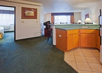 Hotel Quality Inn & Suites