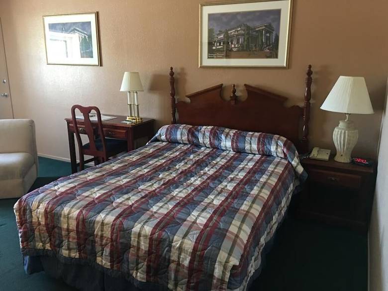 Hotel Hardman House Inn & Suites
