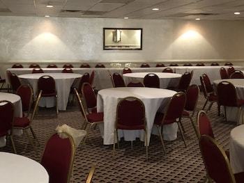 Hotel A Victory Inn & Suites- Muskegon