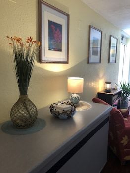 Hotel A Victory Inn & Suites- Muskegon