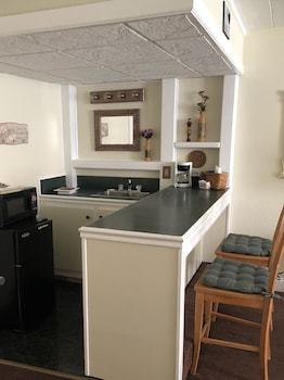Hotel A Victory Inn & Suites- Muskegon