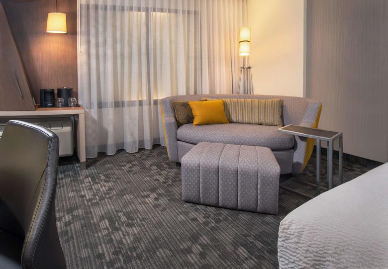 Hotel Courtyard Battle Creek