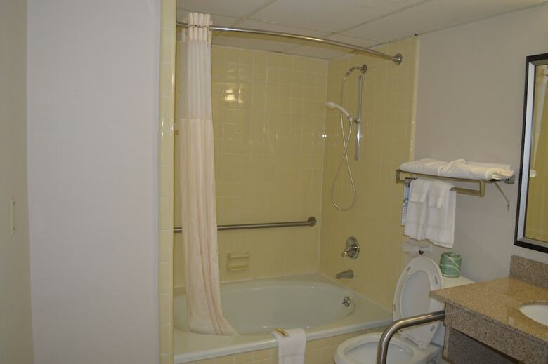 Hotel Quality Inn & Suites