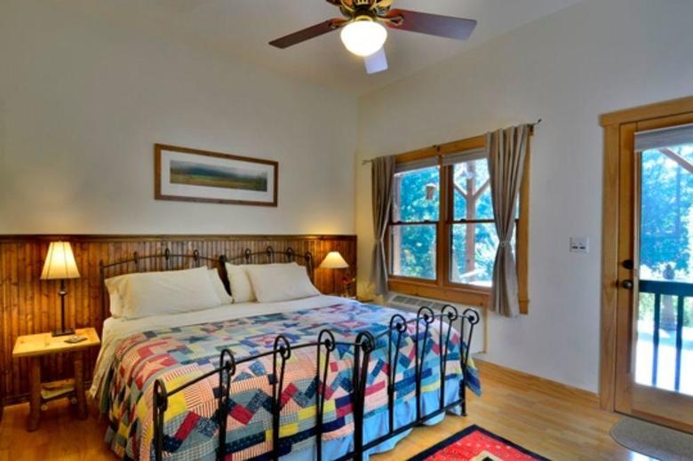 Bent Creek Lodge Bed & Breakfast