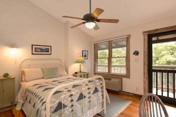 Bent Creek Lodge Bed & Breakfast