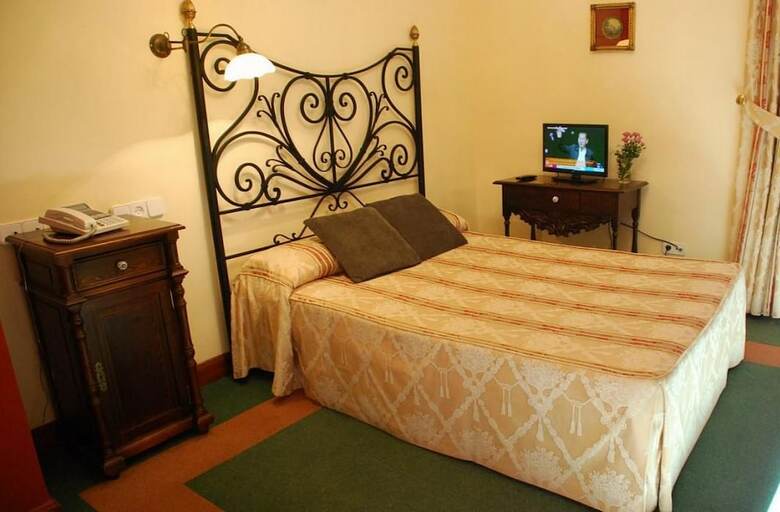 Hotel Alvar Fa�ez