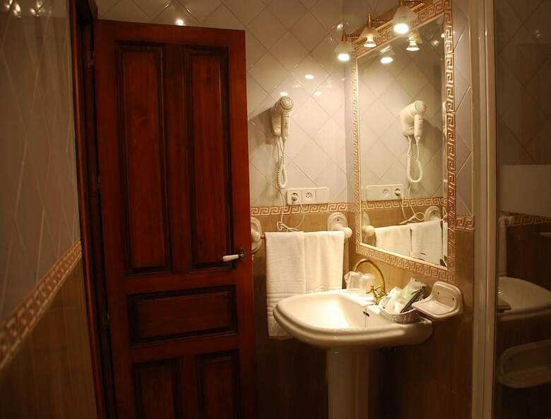 Hotel Alvar Fa�ez