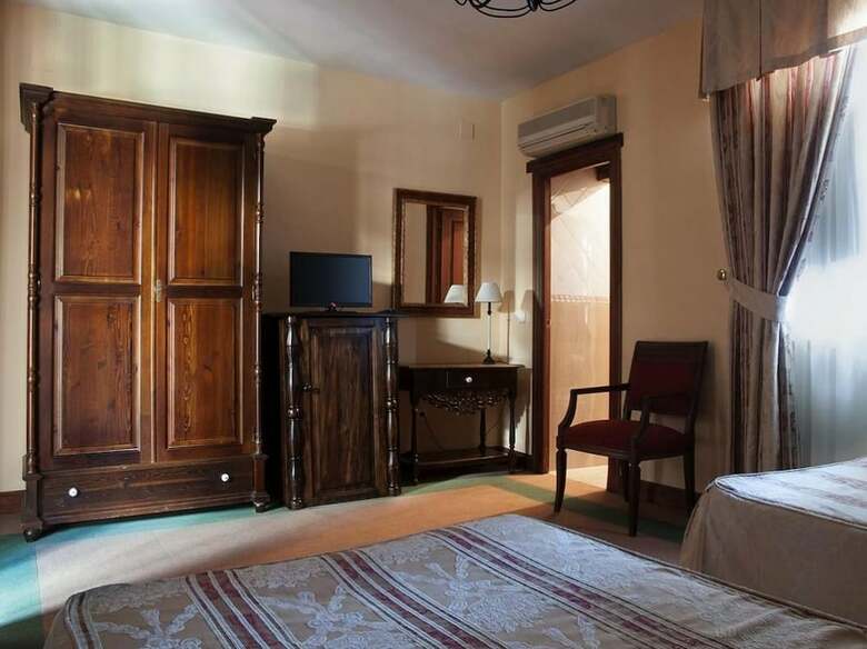 Hotel Alvar Fa�ez