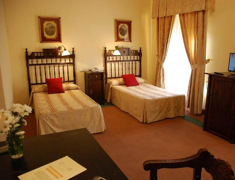 Hotel Alvar Fa�ez