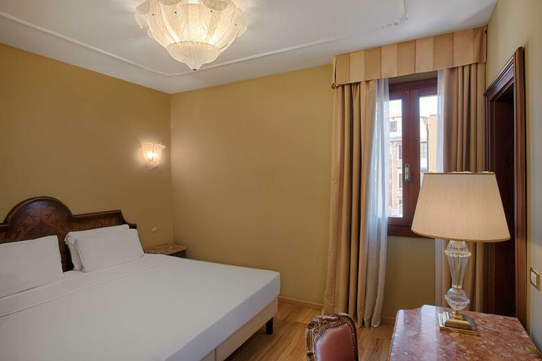 Hotel NH Venezia Santa Lucia