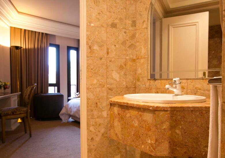 Hotel Nassim
