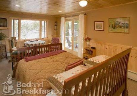 Kiwassa Lake Bed & Breakfast And Cabins