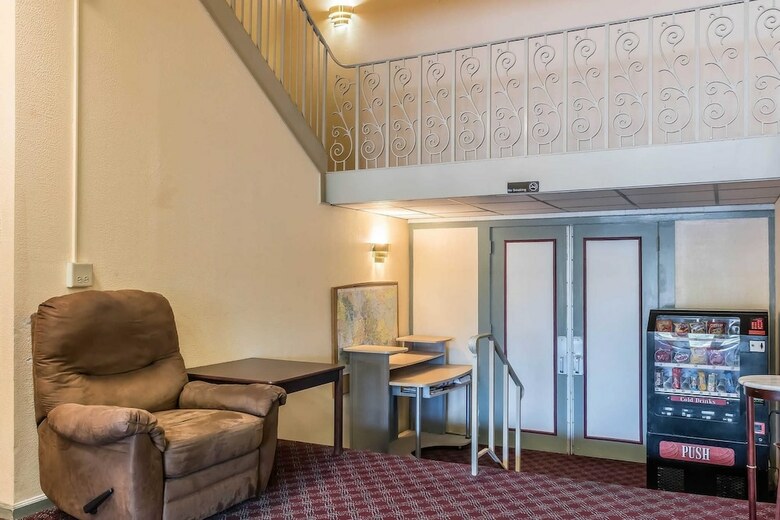 Hotel Econo Lodge Airport