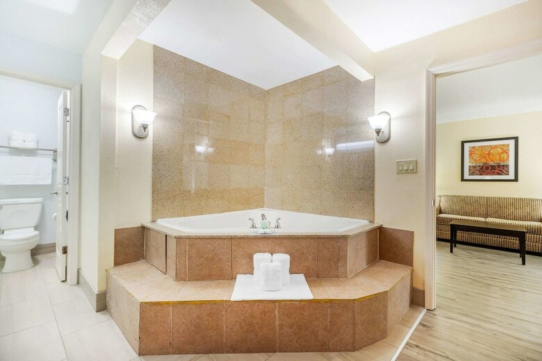 Motel Quality Inn & Suites