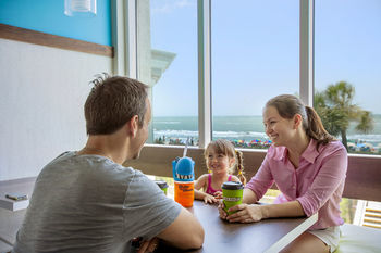 Hotel Crown Reef Resort