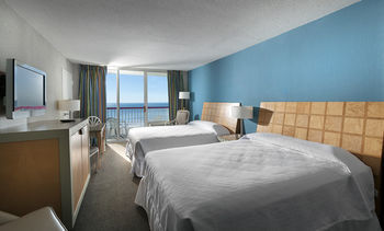 Hotel Crown Reef Resort