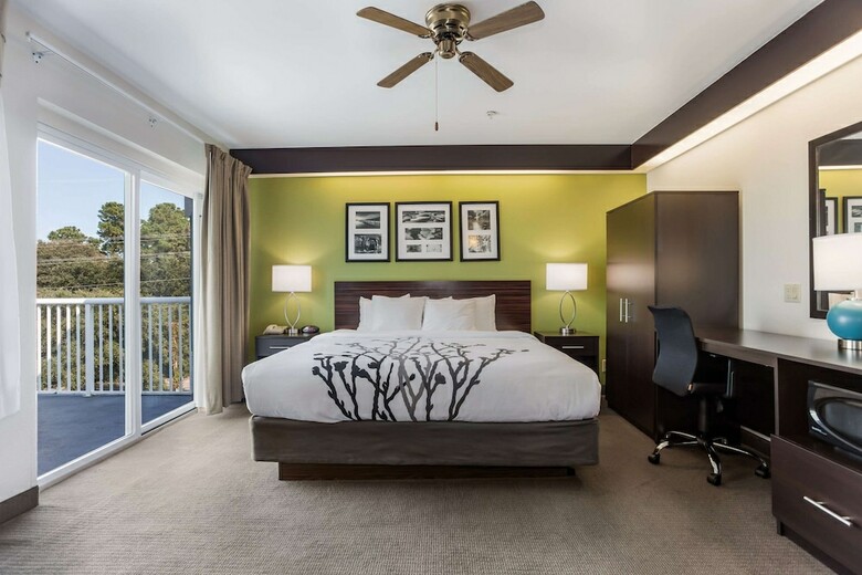 Hotel Sleep Inn At Harbour View