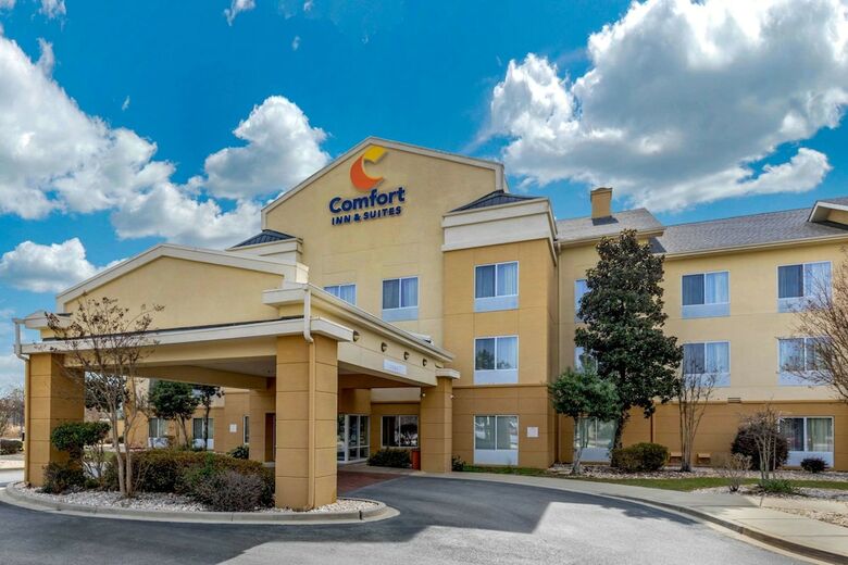 Hotel Comfort Inn & Suites