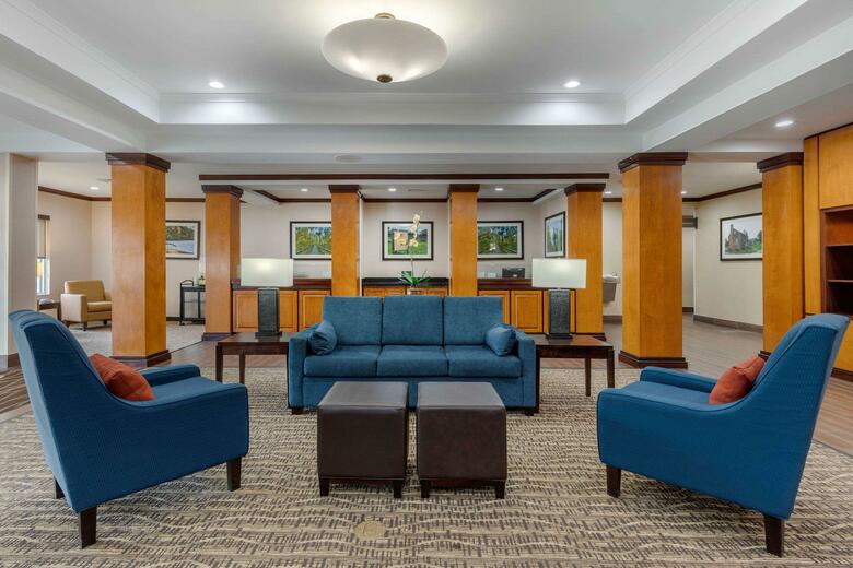Hotel Comfort Inn & Suites