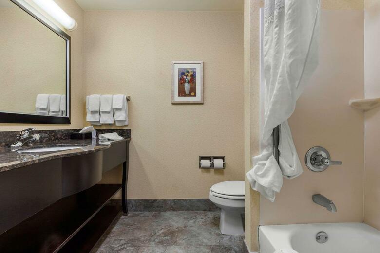 Hotel Comfort Inn & Suites