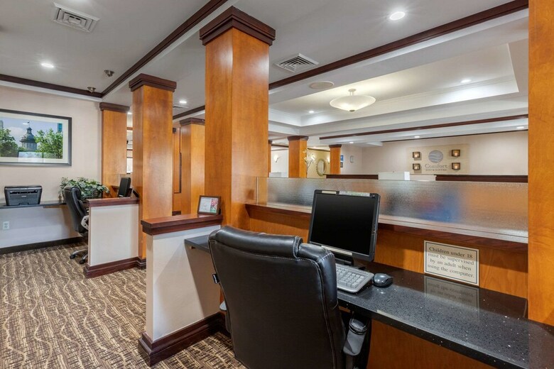 Hotel Comfort Inn & Suites