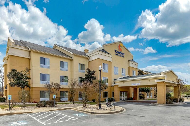 Hotel Comfort Inn & Suites