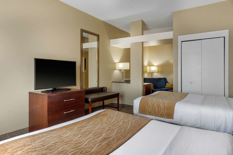 Hotel Comfort Inn & Suites