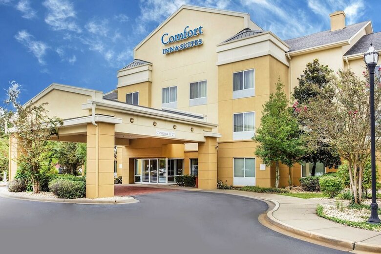 Hotel Comfort Inn & Suites