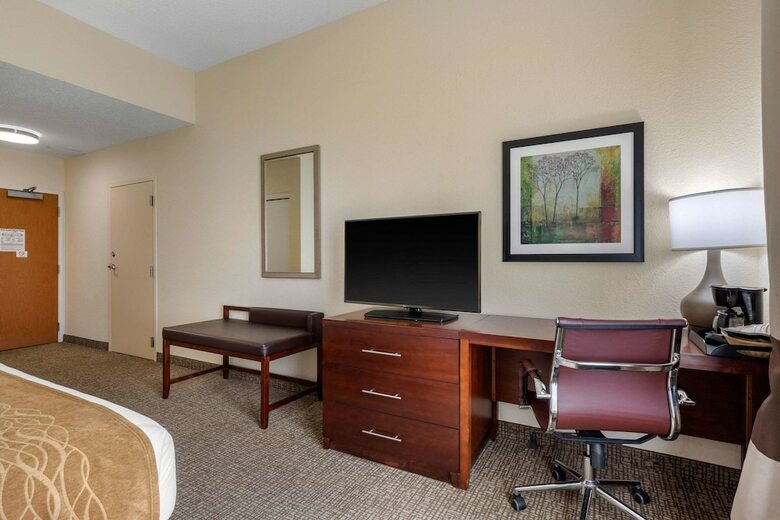 Hotel Comfort Inn & Suites