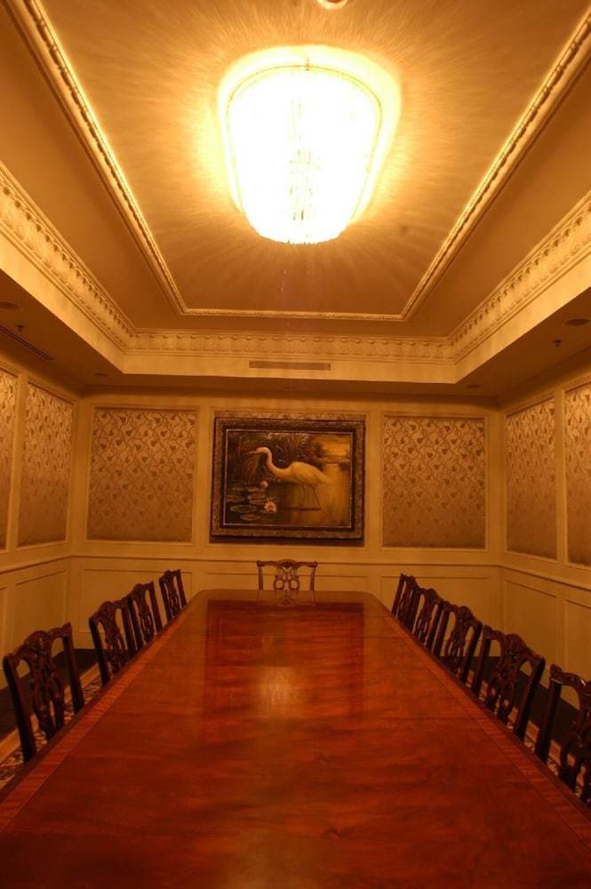 Market Pavilion Hotel