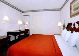 Motel Econo Lodge Inn & Suites