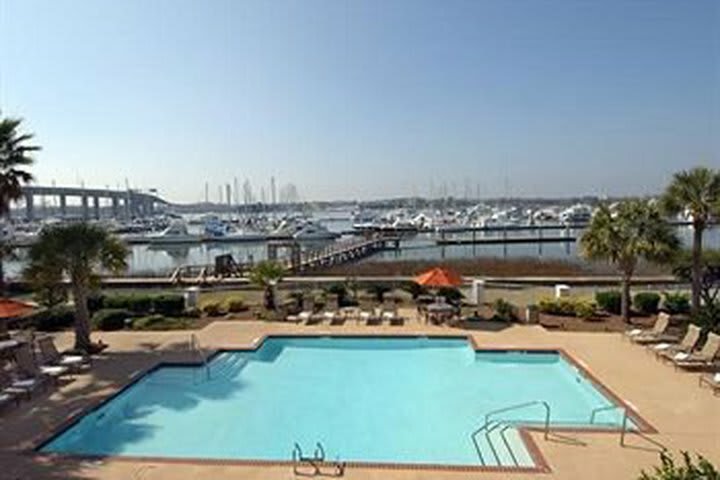 Hotel Courtyard Charleston Waterfront By Marriott