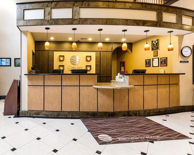 Hotel Comfort Inn And Suites Winnie