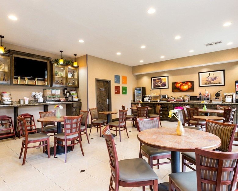 Hotel Comfort Inn And Suites Winnie