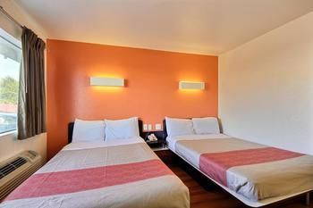 Motel 6 Laredo North
