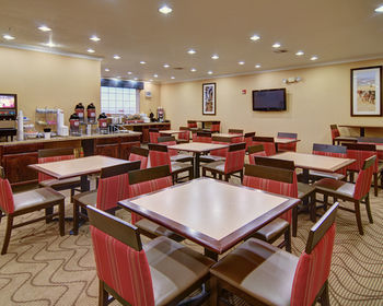 Hotel Comfort Suites Near Alliance