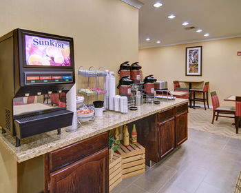 Hotel Comfort Suites Near Alliance