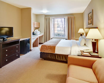 Hotel Comfort Suites Near Alliance