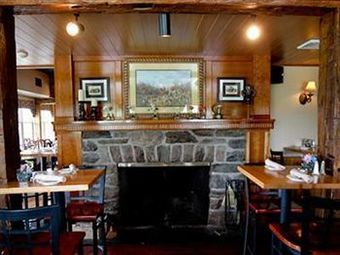 Hostal Camelot Restaurant & Inn