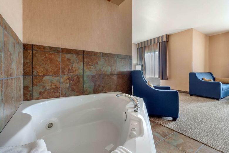 Hotel Comfort Inn And Suites