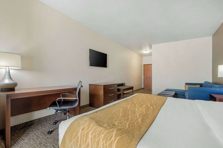 Hotel Comfort Inn And Suites